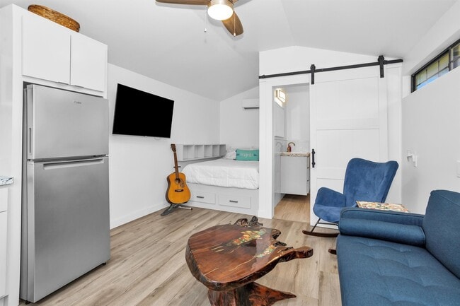 Building Photo - 1102 Mosher Ln