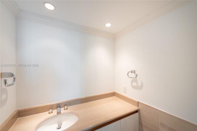 Building Photo - 1643 Brickell Ave