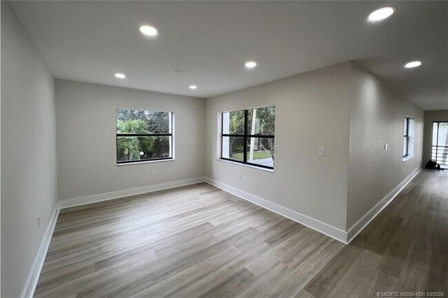 Building Photo - 1950 SW Palm City Rd