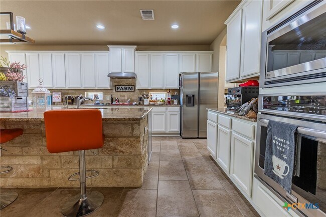 Building Photo - 1722 Village Springs