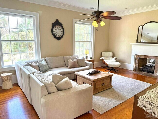 Building Photo - 6855 Pine St