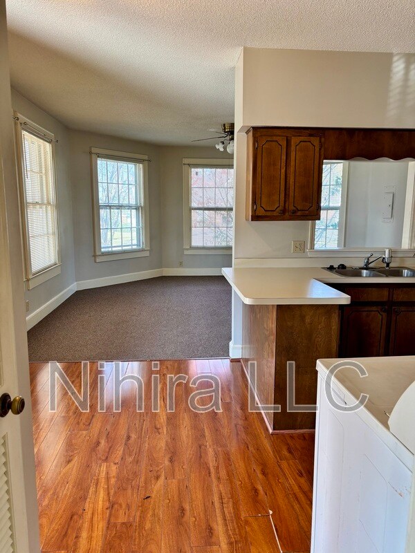 Building Photo - 310 W Broad St