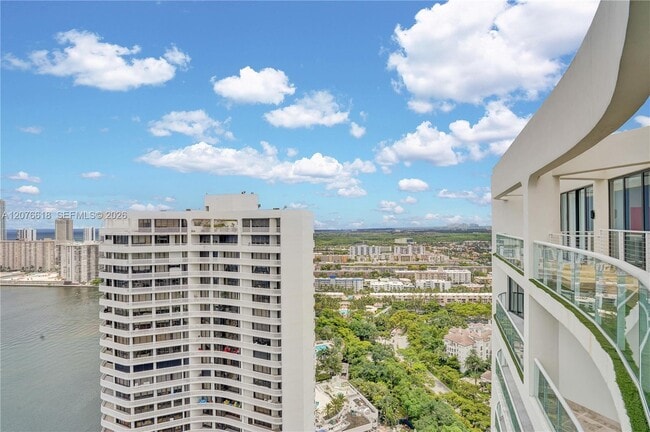 Building Photo - 4000 Island Blvd