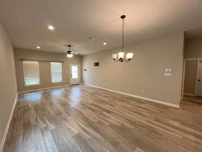 Building Photo - Charming 4 Bedroom, 2 bath Home in Gonzale...
