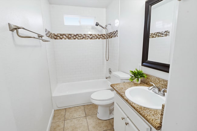 Building Photo - 851 33rd St