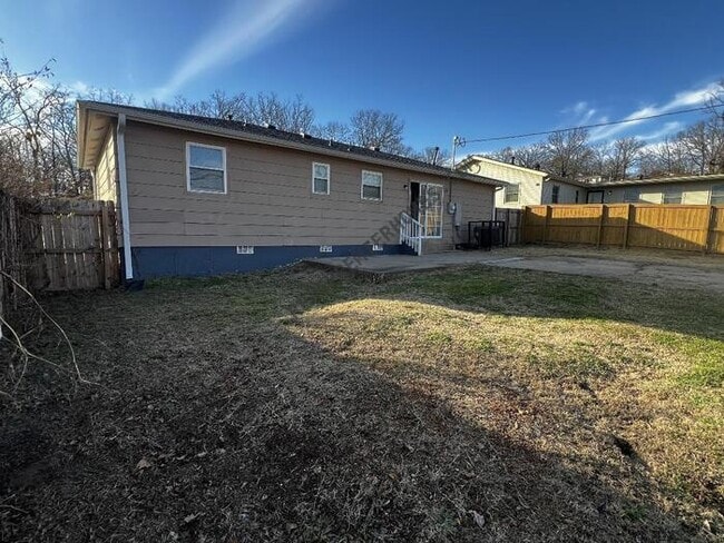 Building Photo - 16 Oakview Dr