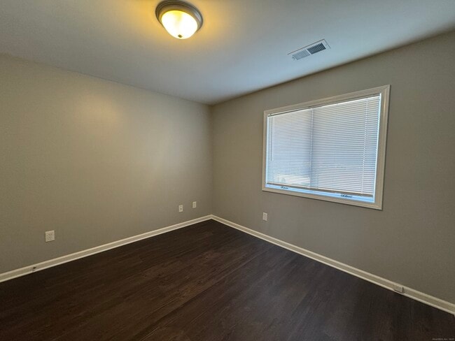 Building Photo - 31 William St