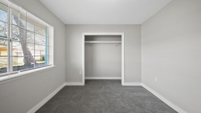 Building Photo - 7810 Glass St