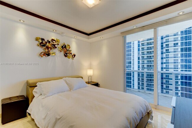 Building Photo - 4775 Collins Ave