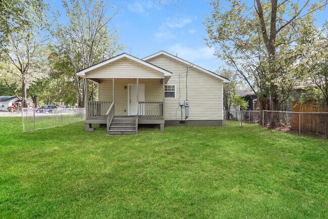 Building Photo - 2332 2nd Ave S