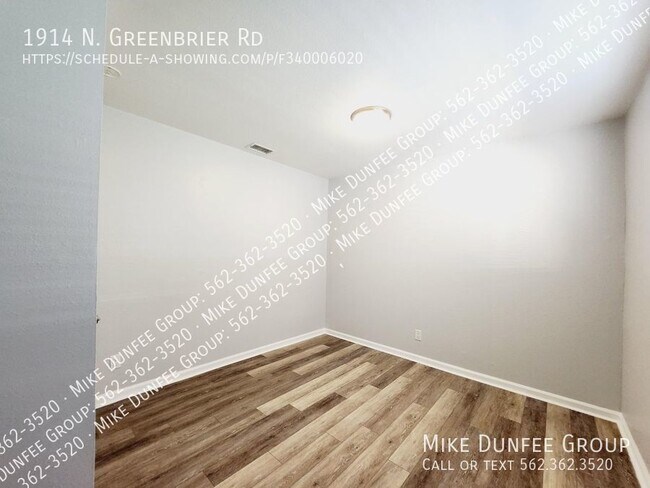 Building Photo - 1914 N Greenbrier Rd