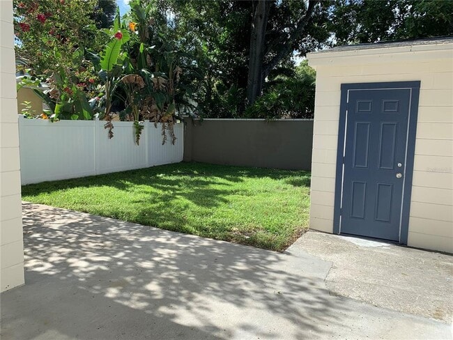 Building Photo - 3516 W San Pedro St