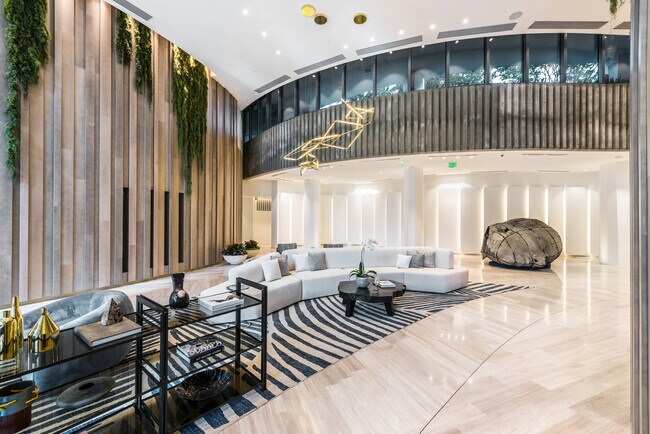 Building Photo - 2831 S Bayshore Dr