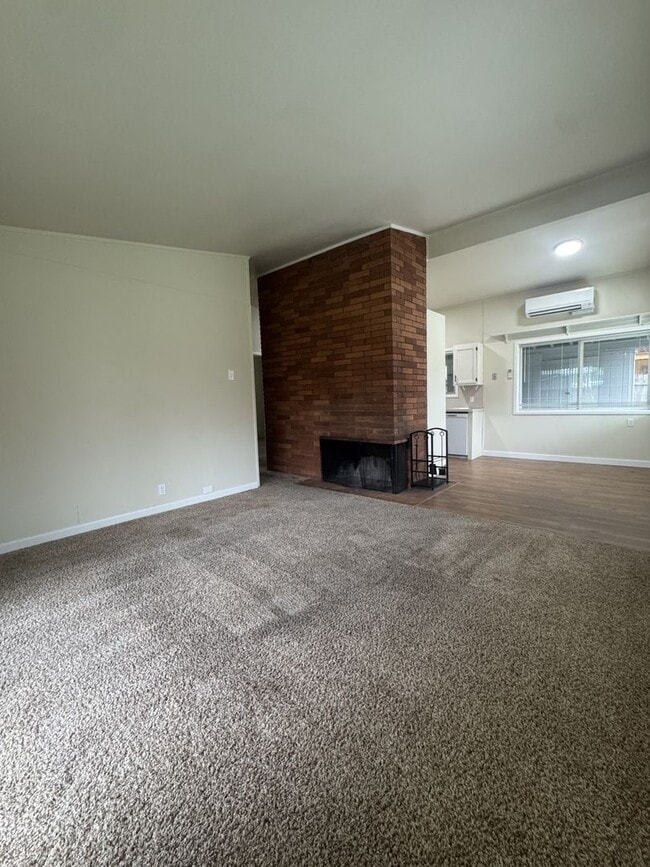 Building Photo - (HAR2) 2 Bedroom, 1 Bath Single Family Home