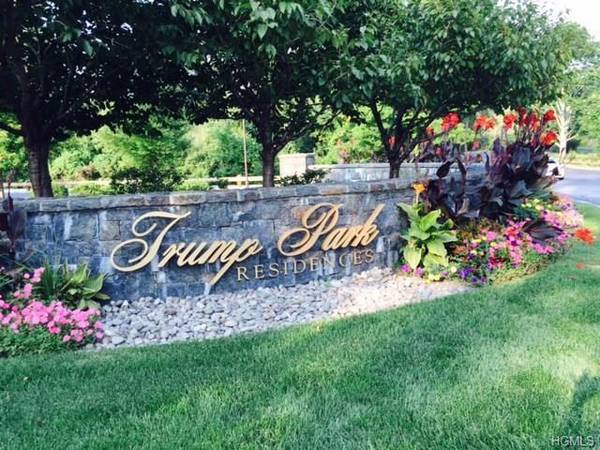 Driveway entrance - 107 Trump Park