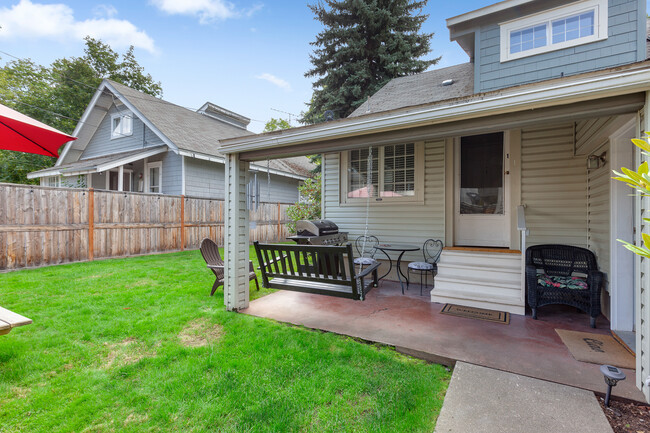 Fenced in back yard with BBQ and picnic table. Porch swing and chairs. - 717 E Lakeside Ave