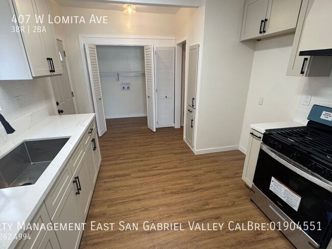 Building Photo - 407 W Lomita Ave