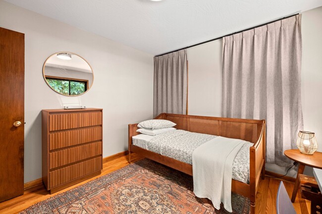 Building Photo - Mid-Century Classic! 3bd/3ba 2700 sf Short Term- FULLY FURNISHED!