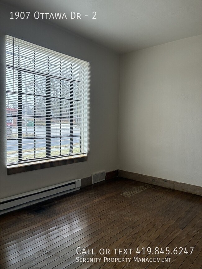 Building Photo - 1907 Ottawa Dr