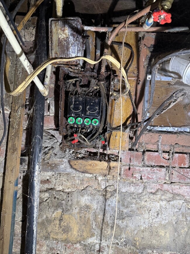 Building Photo - 512 Powell St