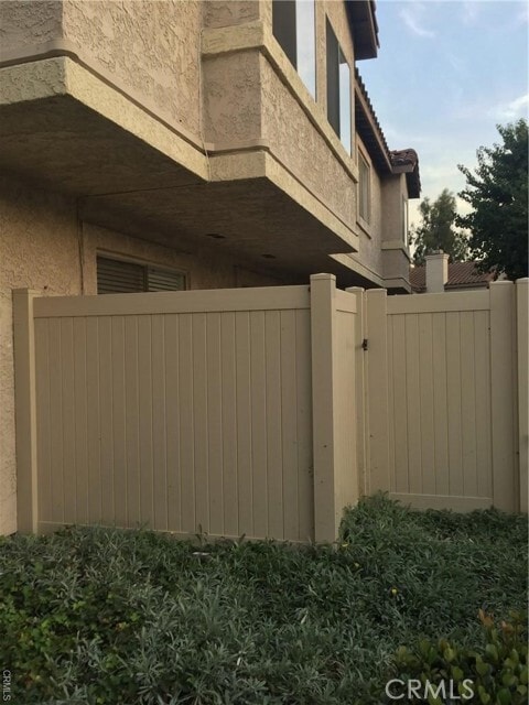 Building Photo - 428 Golden Springs Dr