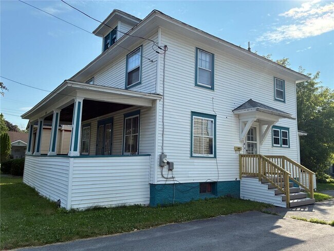 Building Photo - 314 S Pleasant St