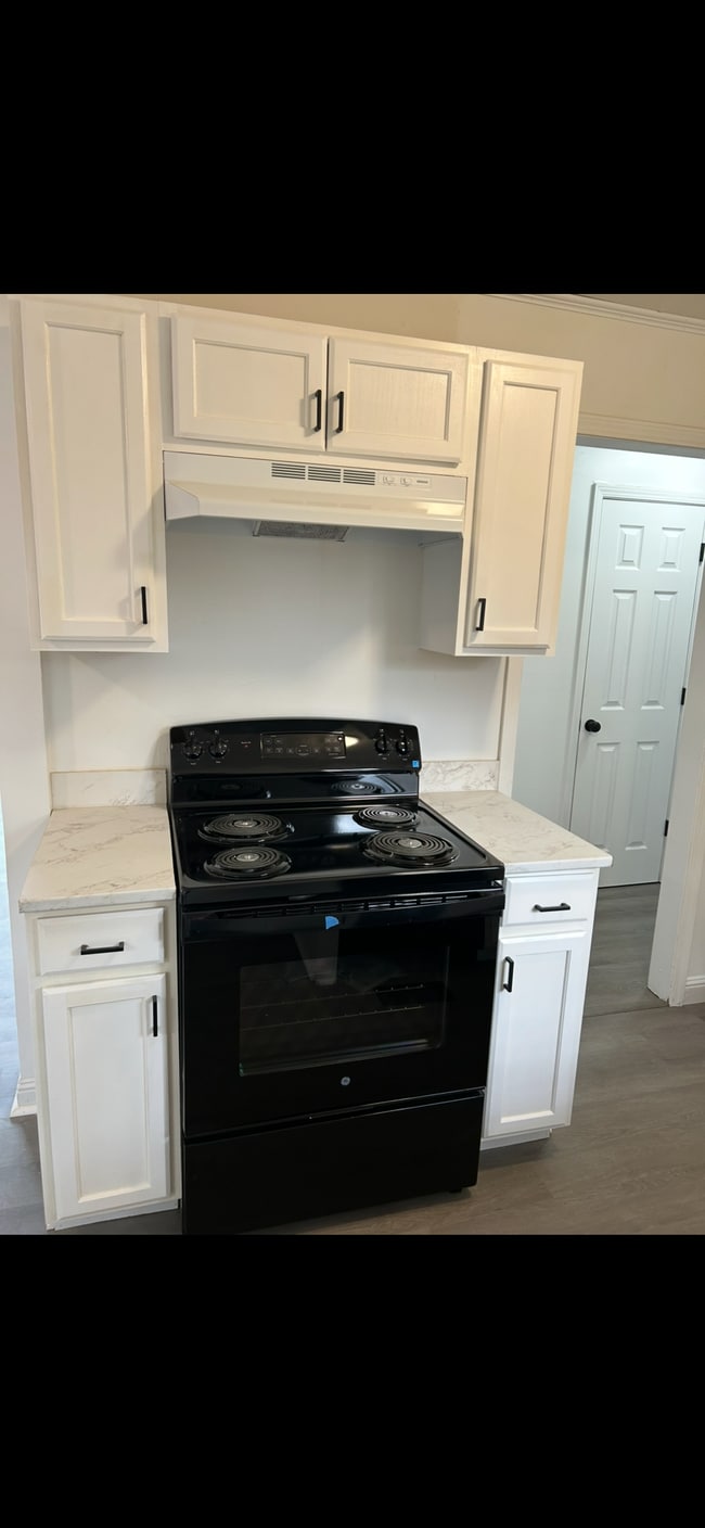 Building Photo - 1723 Bloomfield Rd