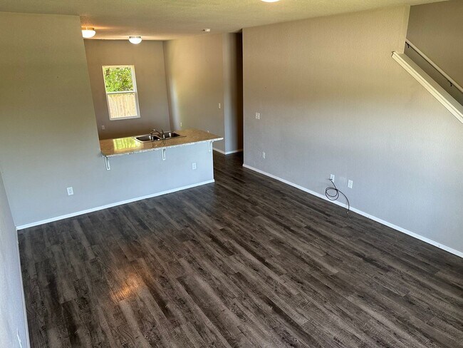 Building Photo - Available Now!  Spacious 5-Bed, 3.5-Bath Corner-Lot Home in West Fayetteville