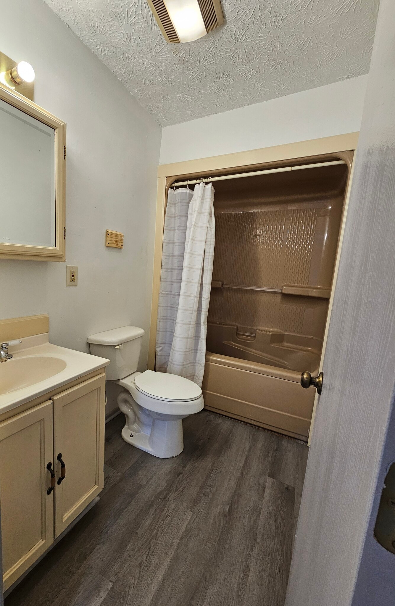 Building Photo - 103 Lou St