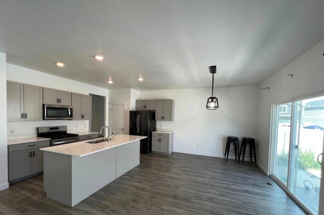 Building Photo - 632 Sugar Beet Dr