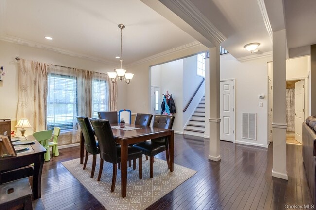 Building Photo - 16 Primrose Ln