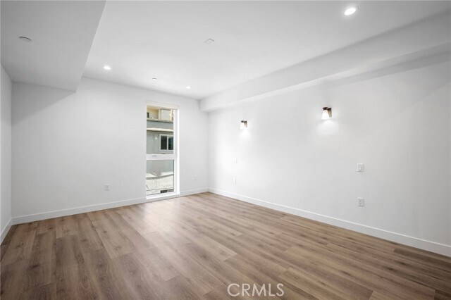 Building Photo - 10657 Moorpark St