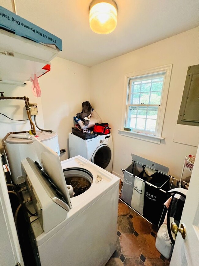 Building Photo - Charming 4-Bedroom Home with Ample Space and Modern Amenities