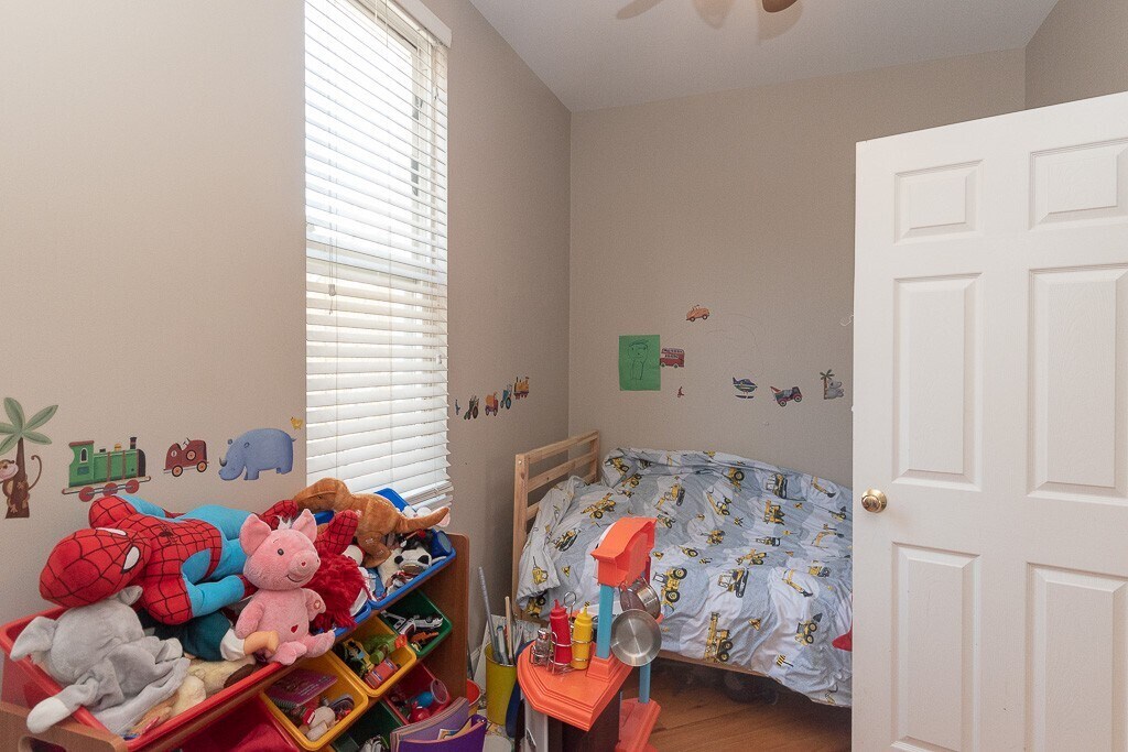 Building Photo - 3144 N Oakley Ave