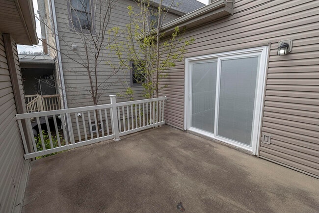 Building Photo - 1938 Center St