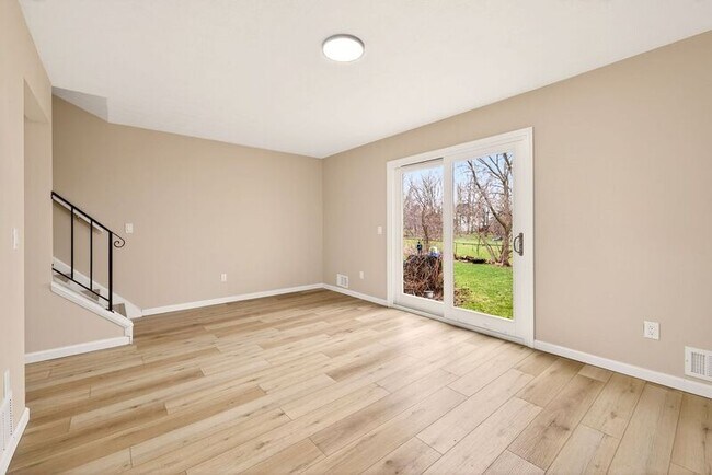 Building Photo - 14 Elm St