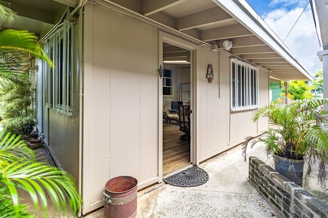 Building Photo - Charming 3-bedroom, 1.5-bathroom house loc...