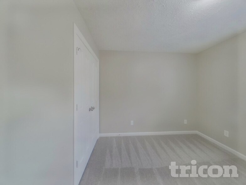 Building Photo - 1717 N Cove