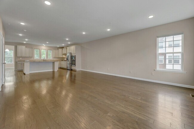 Building Photo - 704 Cottonwood Ct