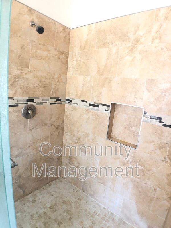 Building Photo - 25857 Linwood Rd