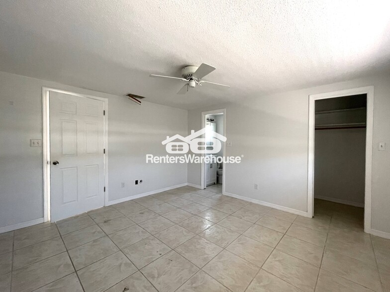 Building Photo - 561 Tarawitt Dr