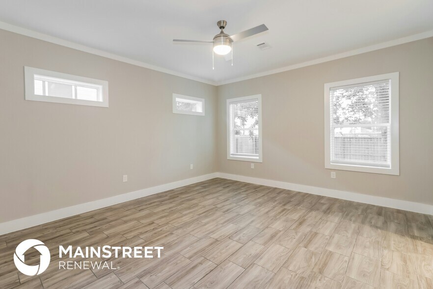 Building Photo - 8219 Crestview Dr