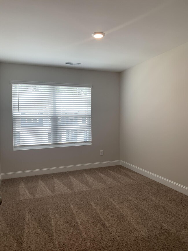 Building Photo - 6927 Eddy Point Ln