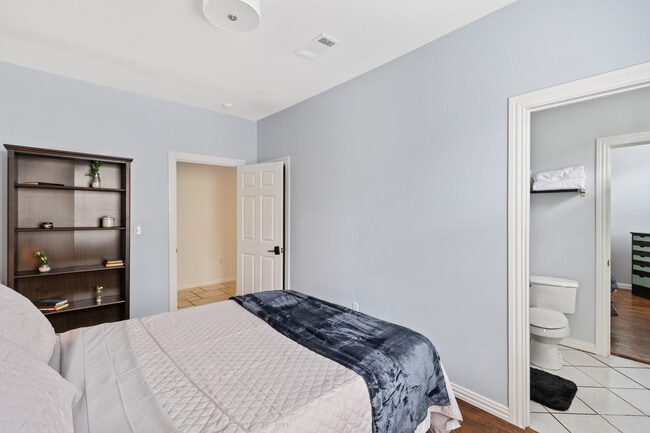 Building Photo - 810 Turner Ave