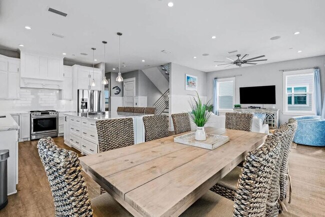 Building Photo - 14324 Front Beach Rd