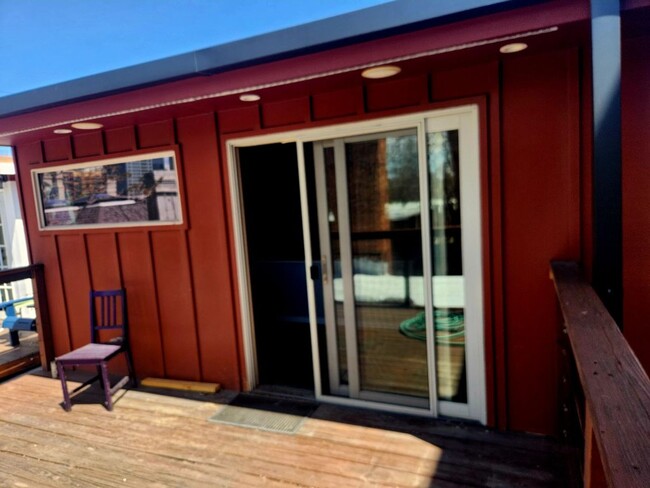 Building Photo - Capitol Hill Location, private roof top de...
