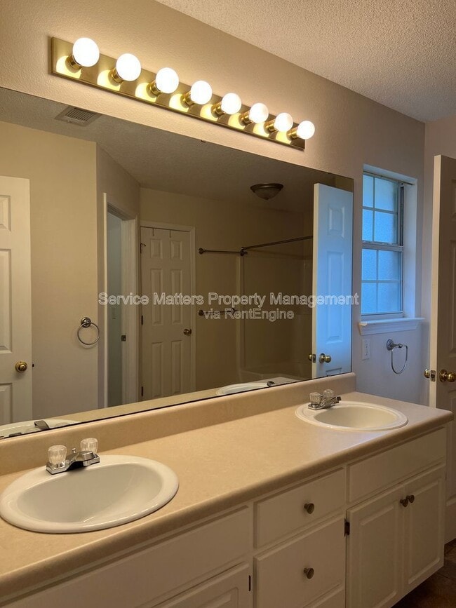 Building Photo - 6875 Cedar Ridge Cir