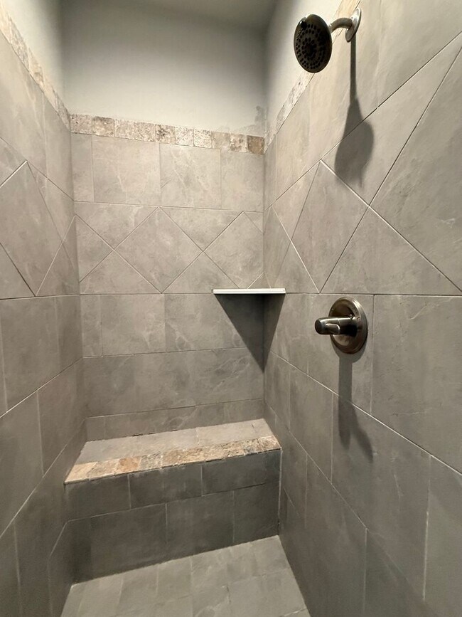 Building Photo - 3/2/2 GREAT NEIGHBORHOOD