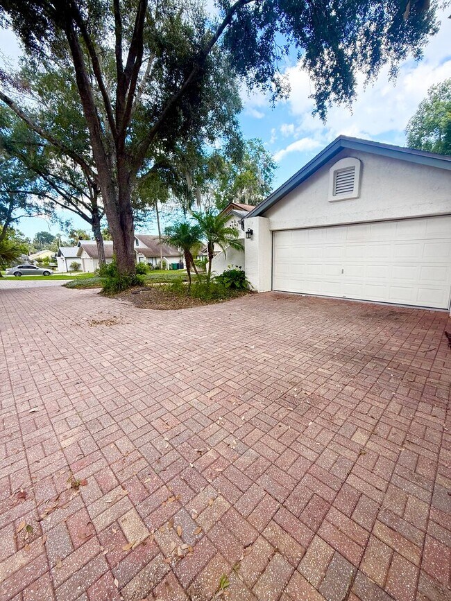 Building Photo - 621 Landings Pl