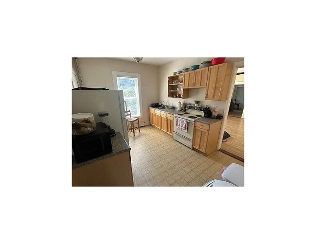 Building Photo - 5 Clark St